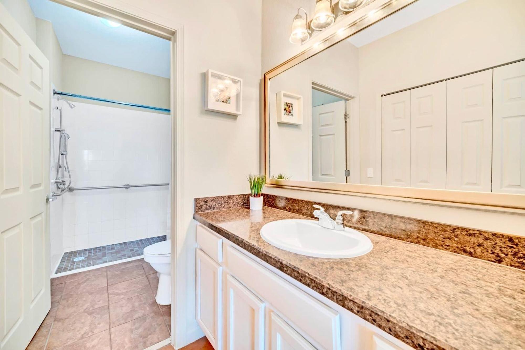 Bright Condo - 2Br With Pool & Hot Tub, Near Disney! Orlando Eksteriør bilde